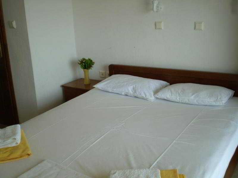 Dolphins House Apartment Koinira Bagian luar foto